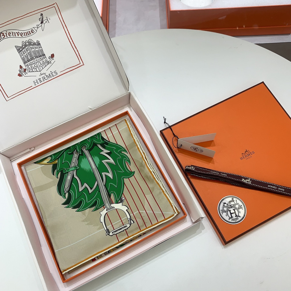 Hermès 90cm 100% Pure Silk Square Scarf!