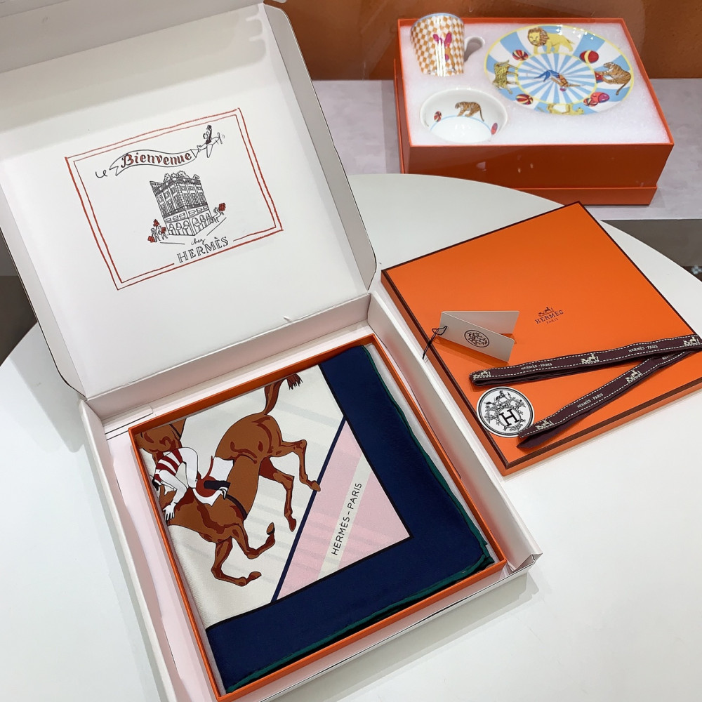 Hermès 90cm 100% Pure Silk Square Scarf!