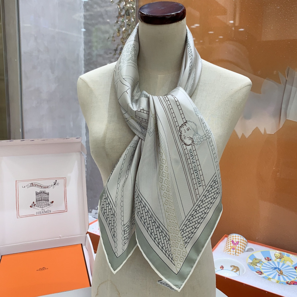 Hermès 90cm 100% Pure Silk Square Scarf!
