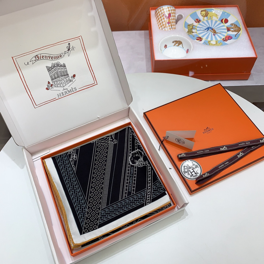 Hermès 90cm 100% Pure Silk Square Scarf!