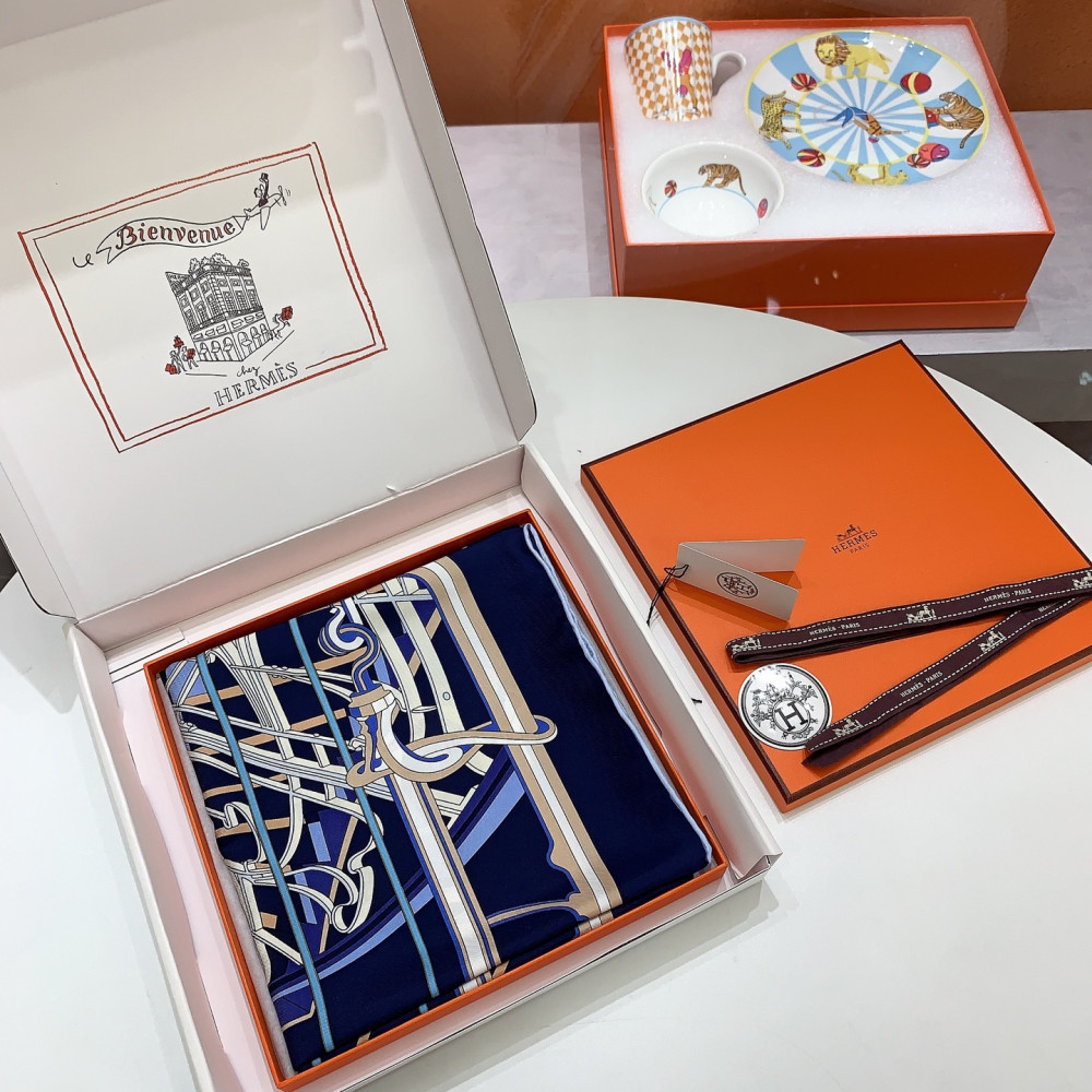 Hermès 90cm 100% Pure Silk Square Scarf!