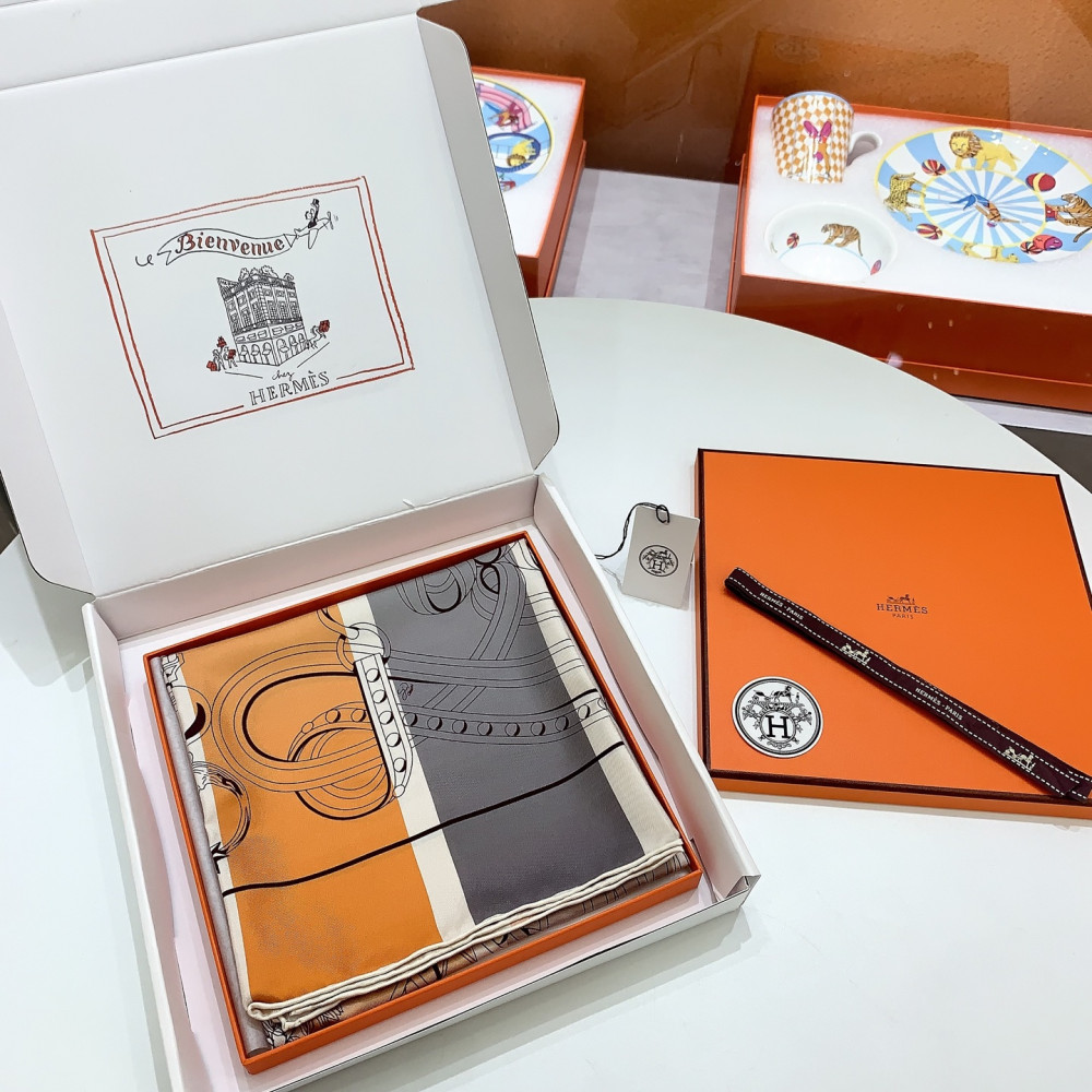 Hermès 90cm 100% Pure Silk Square Scarf!