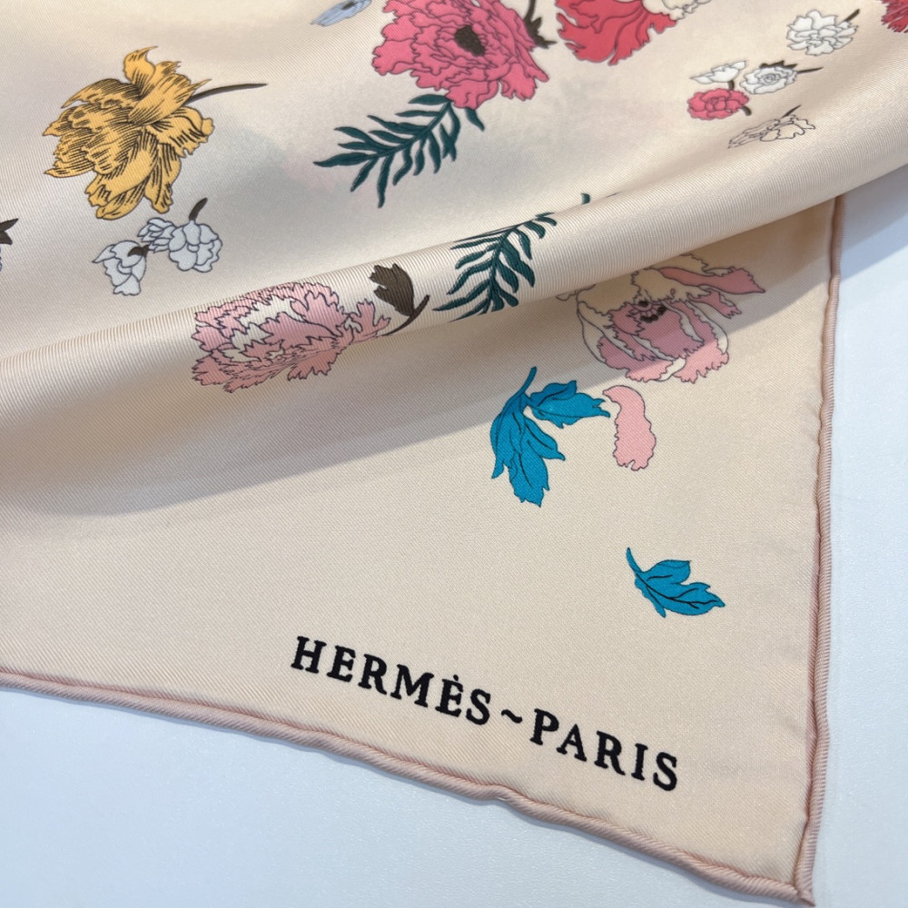 Hermès 90cm 100% Pure Silk Square Scarf!