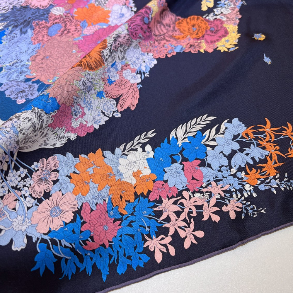 Hermès 90cm 100% Pure Silk Square Scarf!