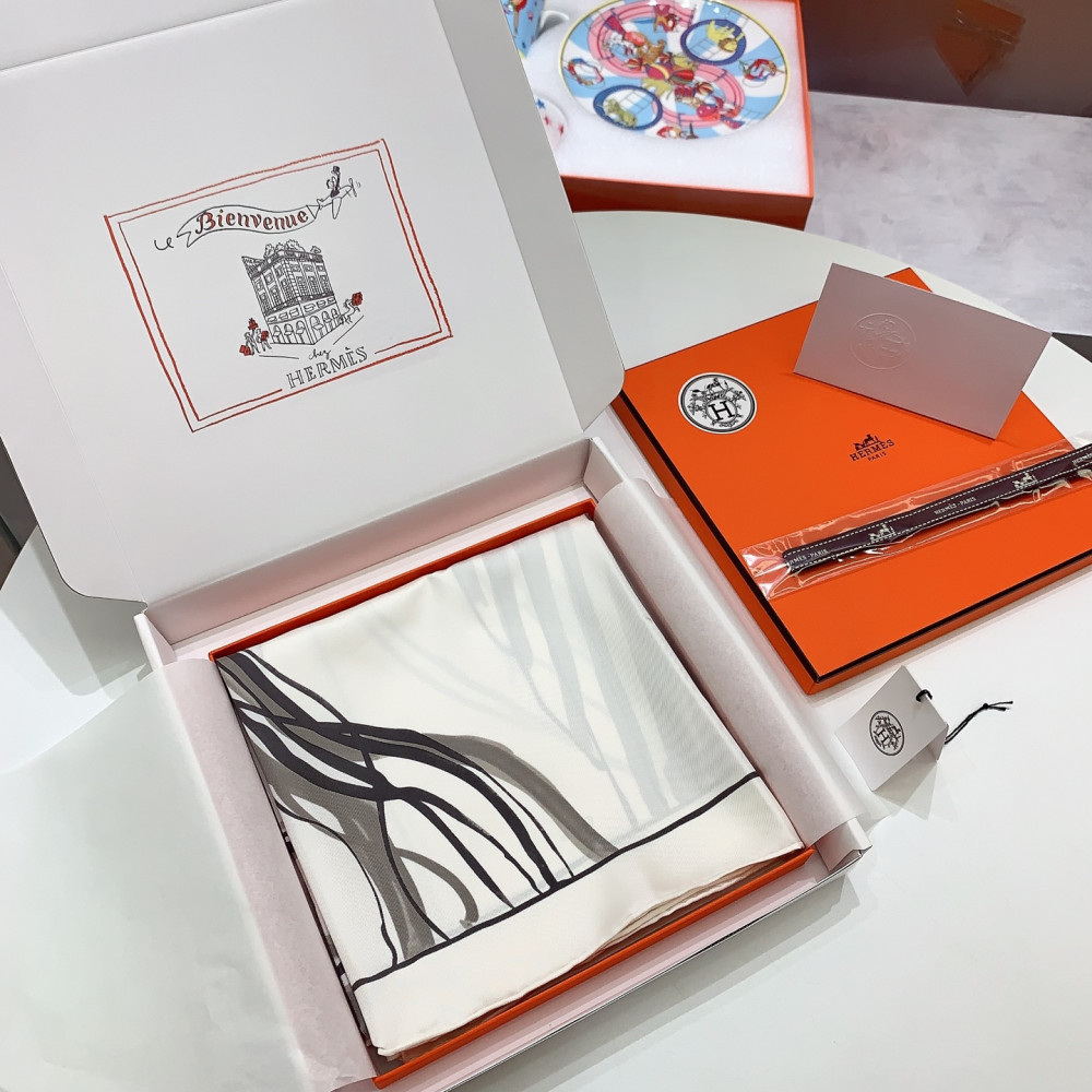 Hermès 90cm 100% Pure Silk Square Scarf!