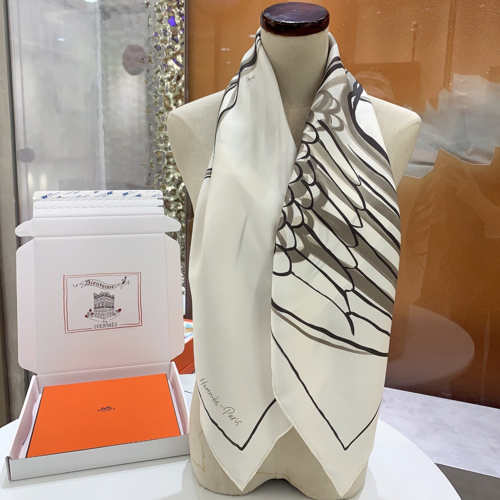 Hermès 90cm 100% Pure Silk Square Scarf!