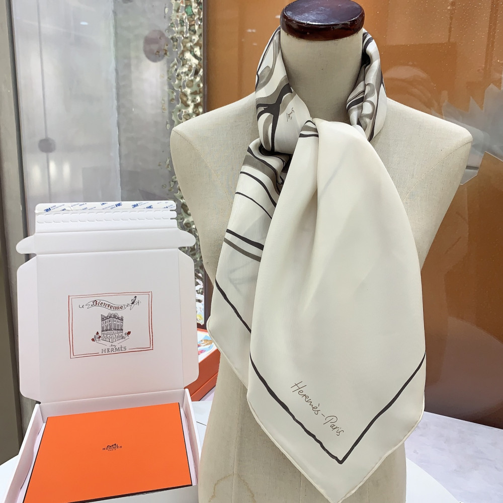 Hermès 90cm 100% Pure Silk Square Scarf!