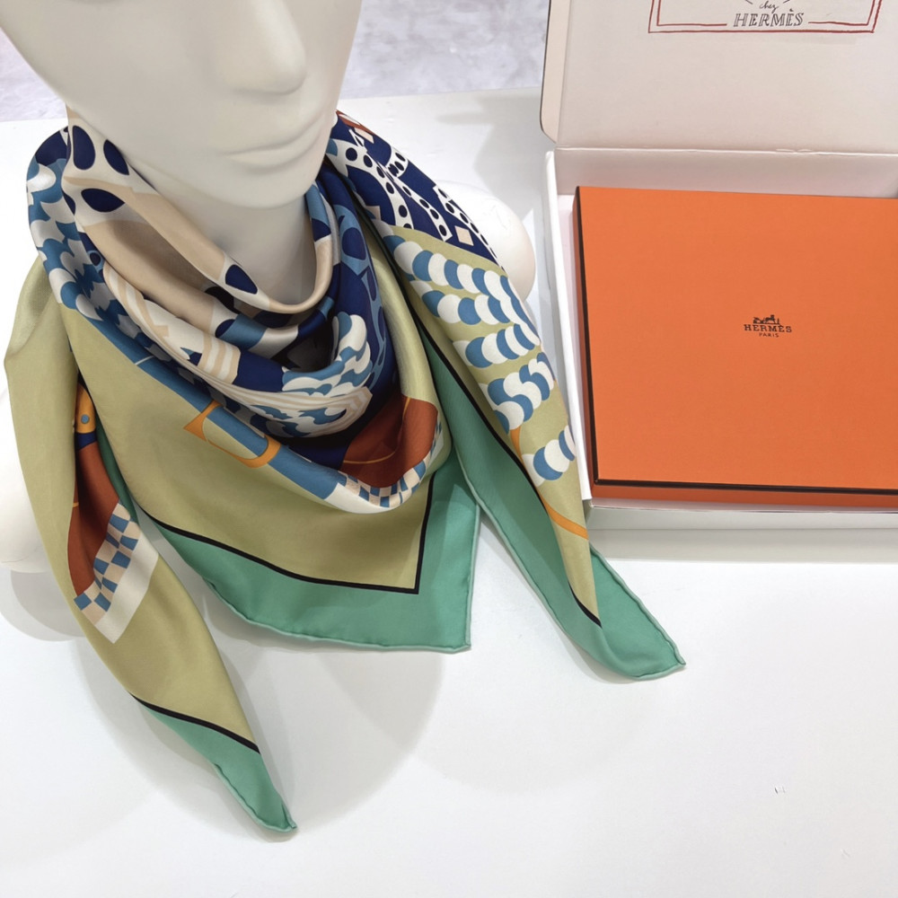 Hermès 90cm 100% Pure Silk Square Scarf!