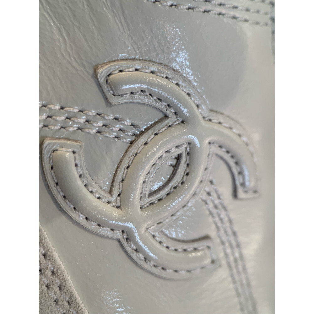 Chanel 25A Sneakers!