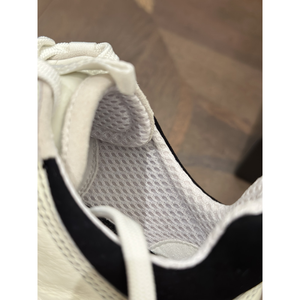 Chanel 25A Sneakers!