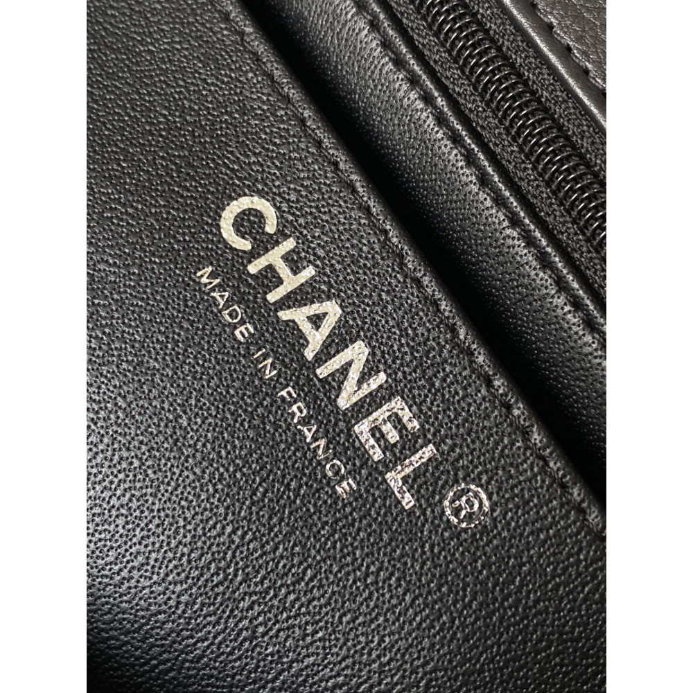 Chanel Classic Flap 20cm mini handbag! 