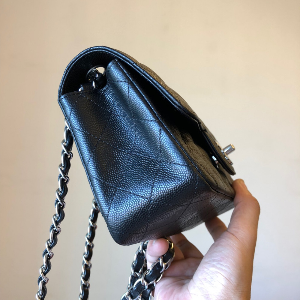 Chanel Classic Flap 20cm mini handbag! 