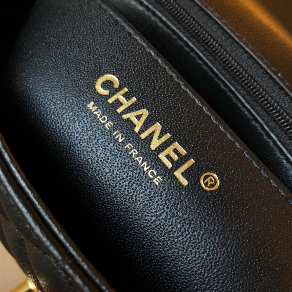 Chanel Classic Flap 20cm mini handbag! 