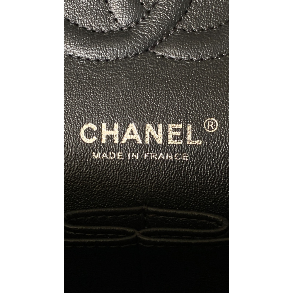 Chanel Classic Flap 25cm medium handbag!