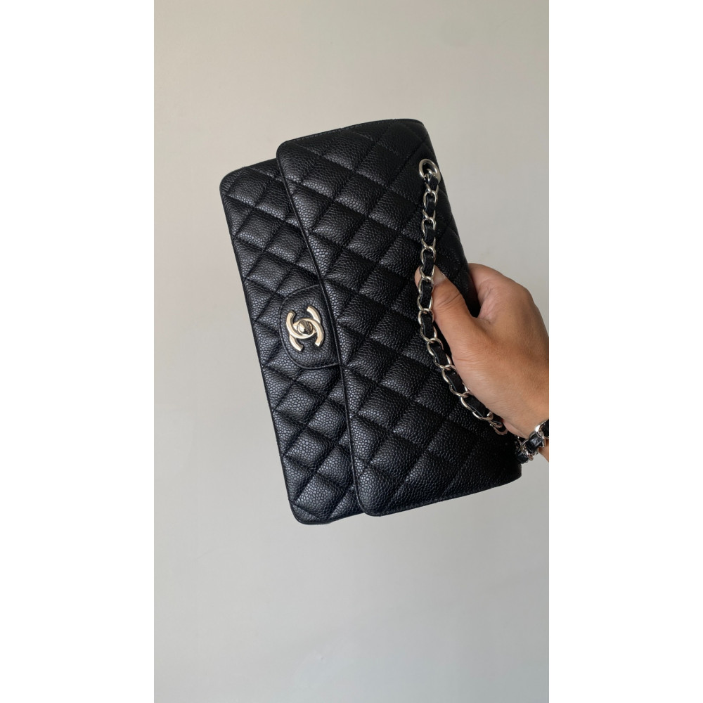 Chanel Classic Flap 25cm medium handbag!