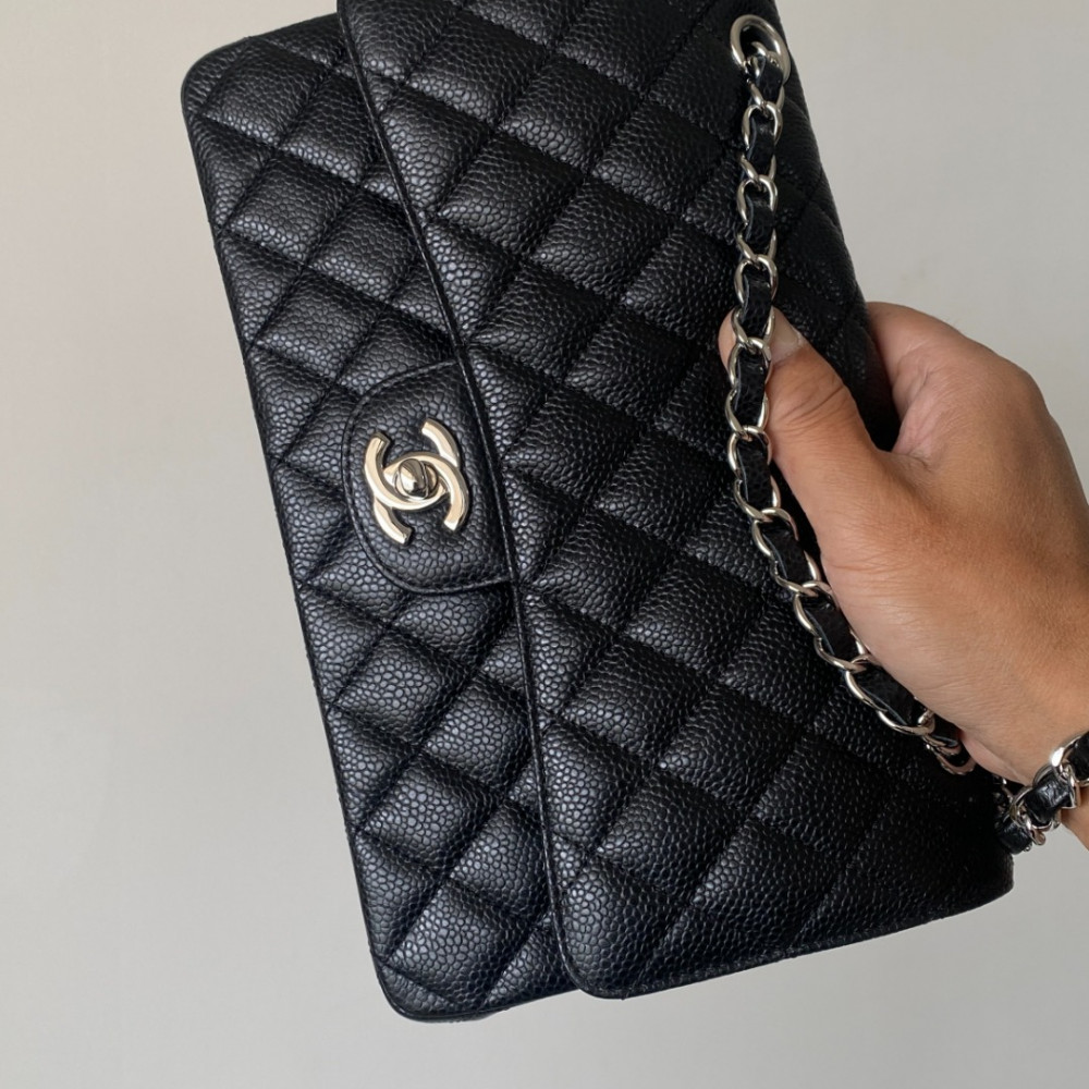 Chanel Classic Flap 25cm medium handbag!