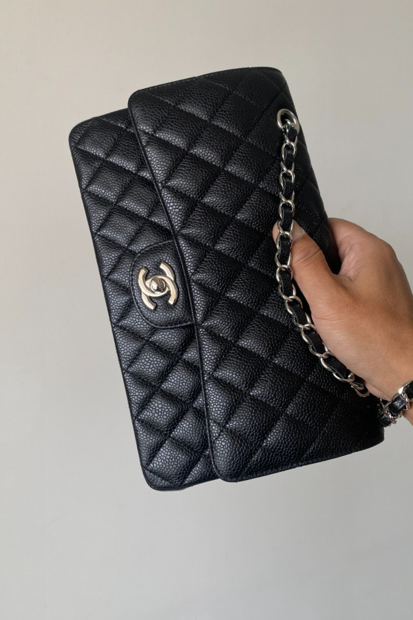 Chanel Classic Flap 25cm medium handbag!