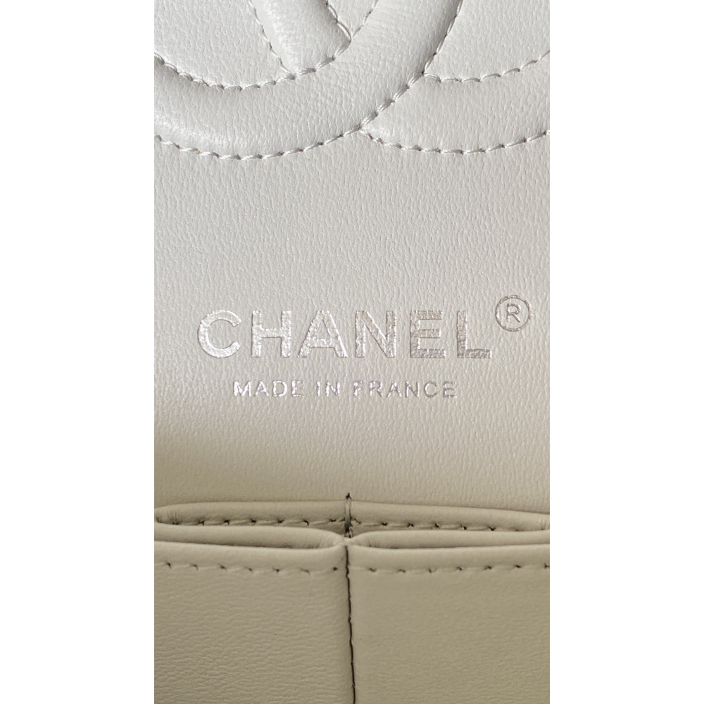 Chanel Classic Flap 25cm medium handbag!