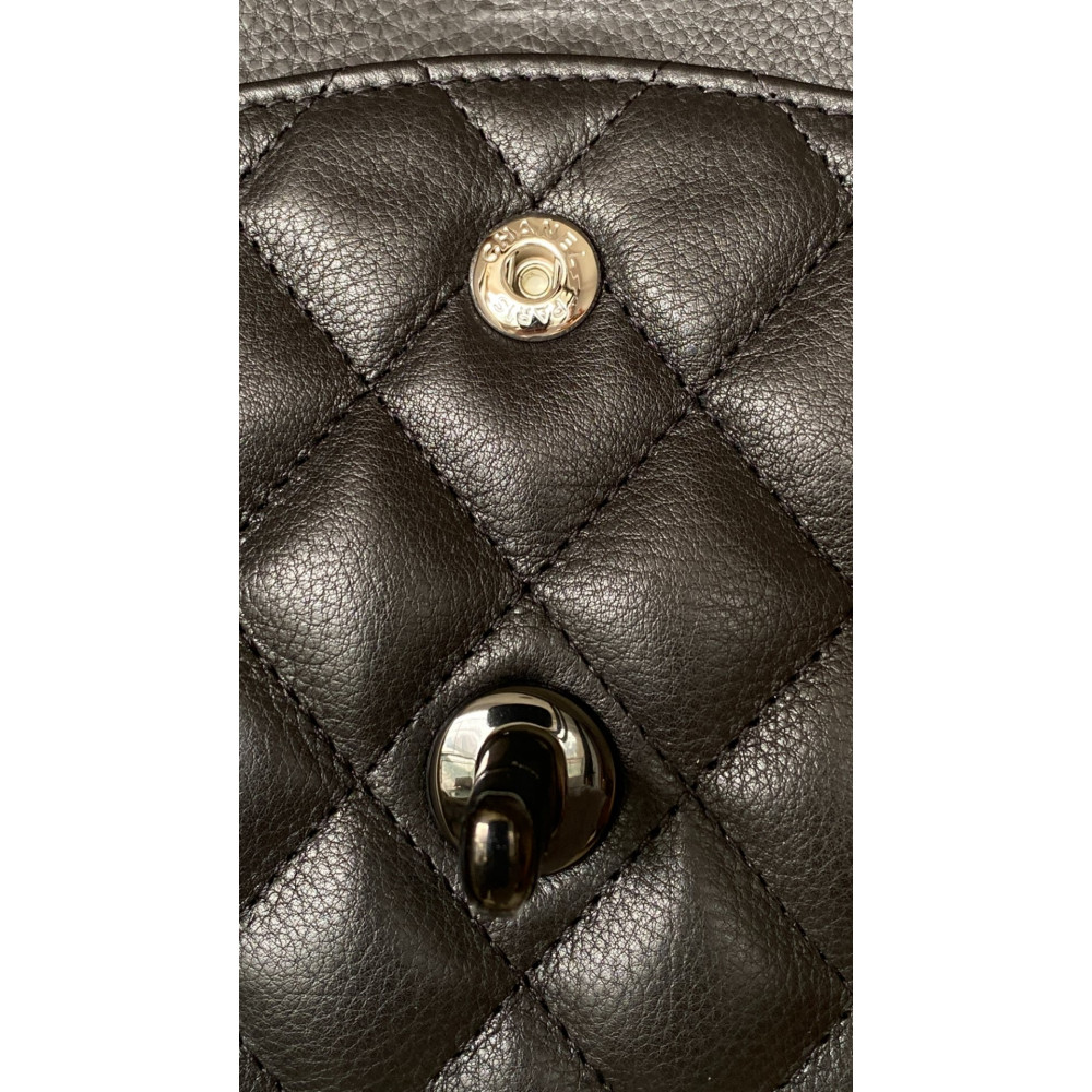Chanel Classic Flap 25cm medium handbag!