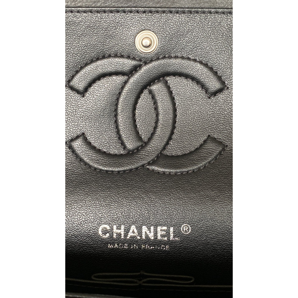 Chanel Classic Flap 25cm medium handbag!