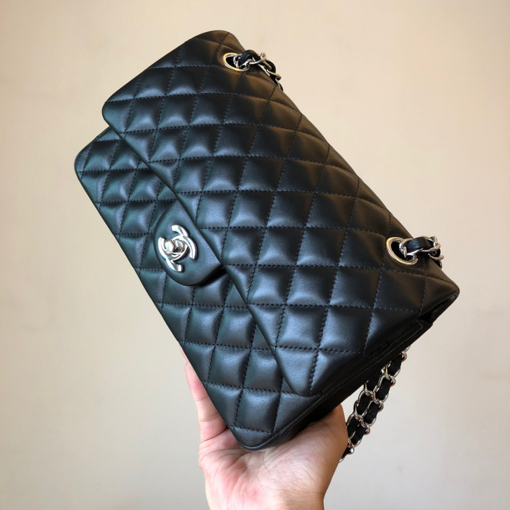 Chanel Classic Flap 25cm medium handbag!