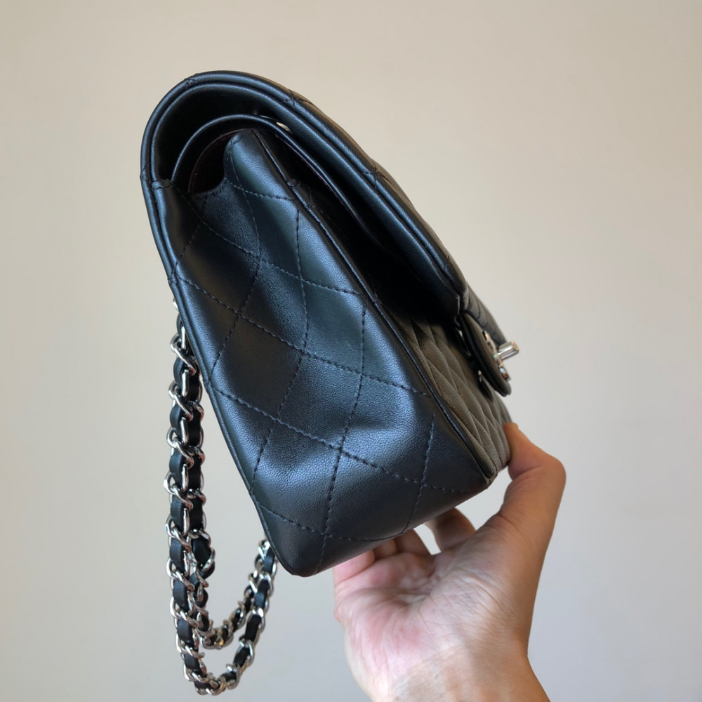 Chanel Classic Flap 25cm medium handbag!