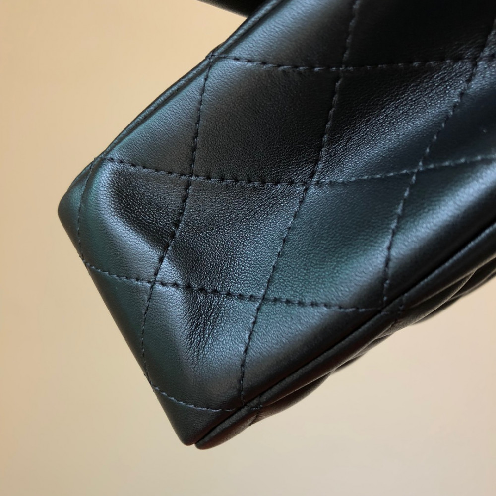 Chanel Classic Flap 25cm medium handbag!