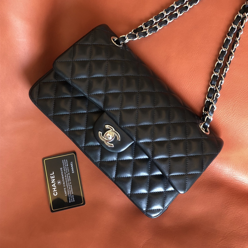 Chanel Classic Flap 25cm medium handbag!