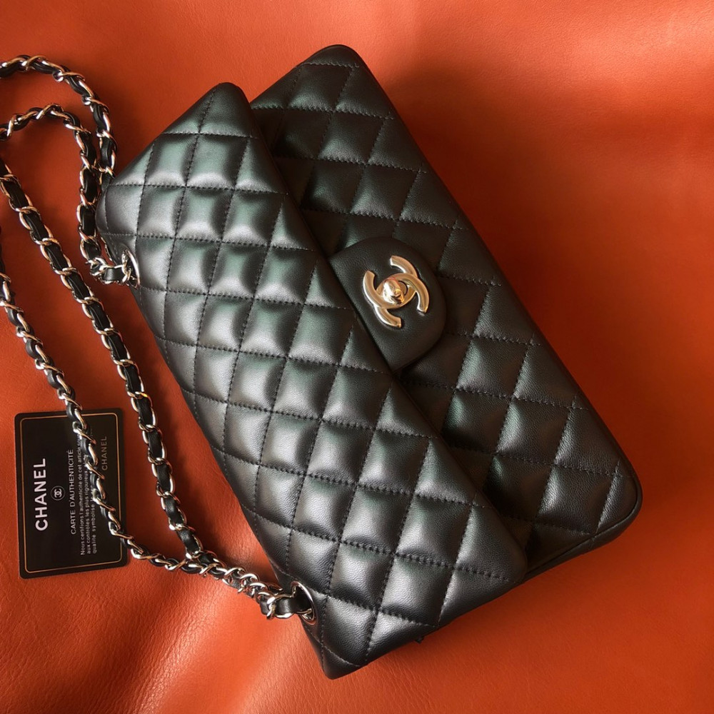Chanel Classic Flap 25cm medium handbag!