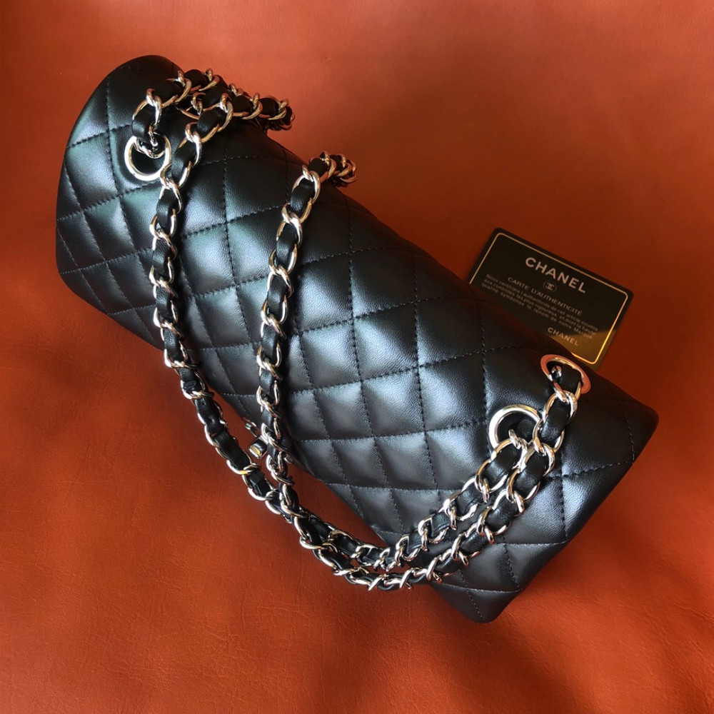 Chanel Classic Flap 25cm medium handbag!