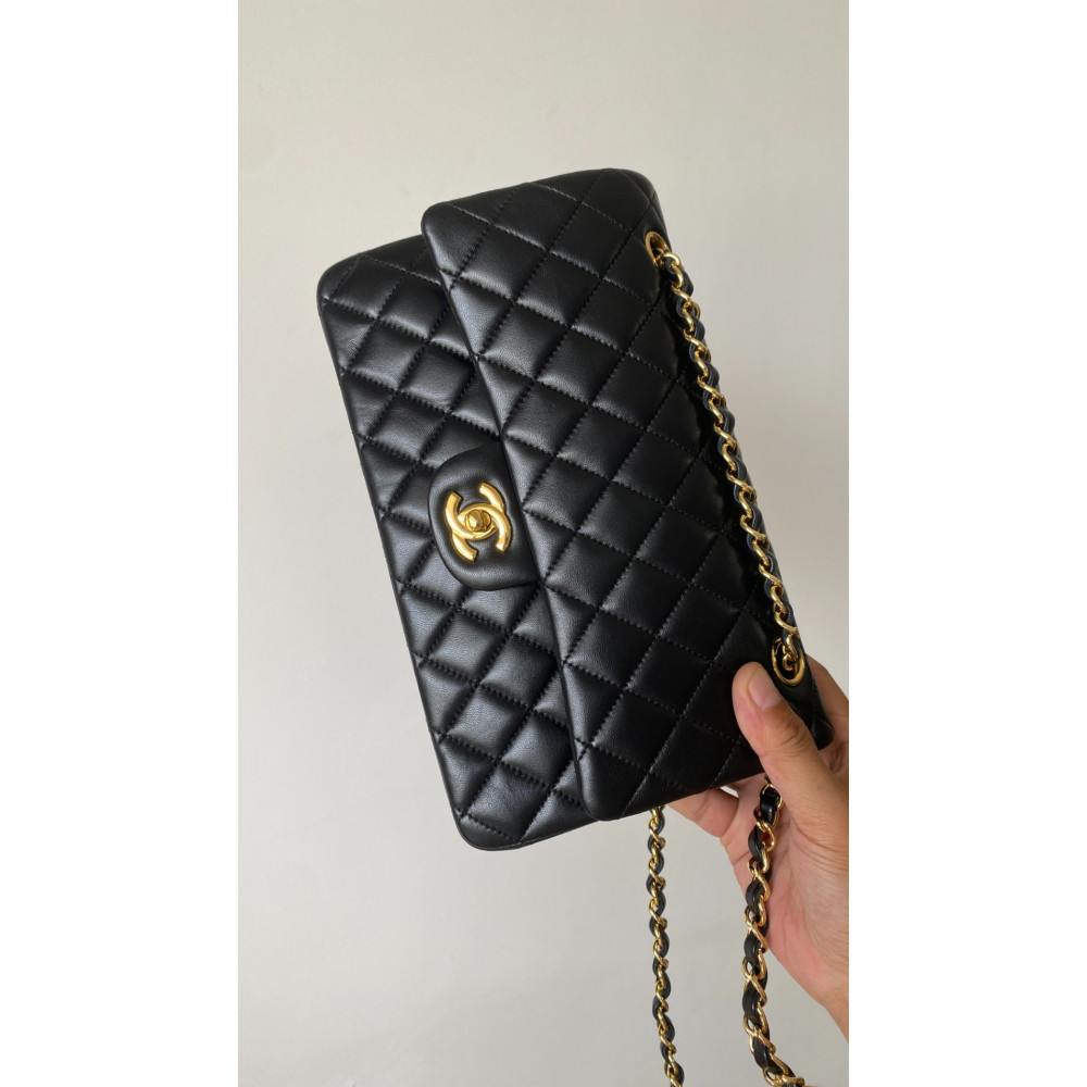 Chanel Classic Flap 25cm medium handbag!