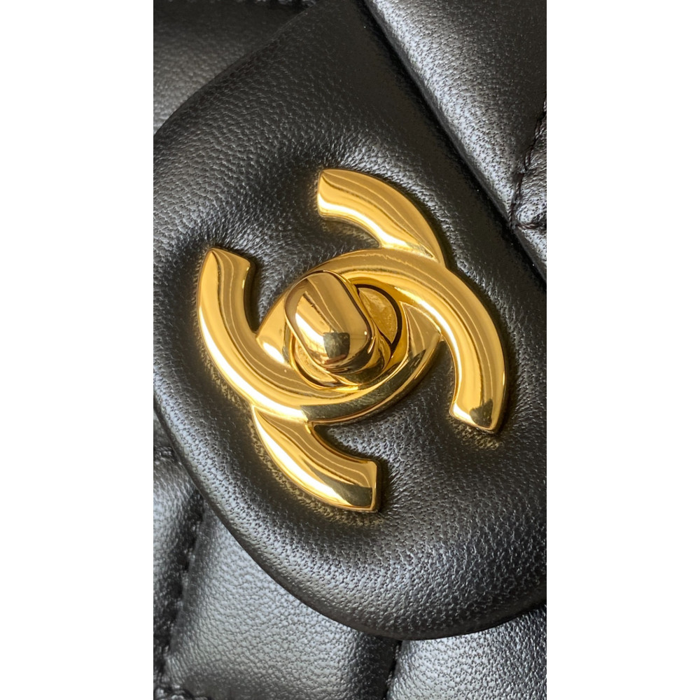 Chanel Classic Flap 25cm medium handbag!