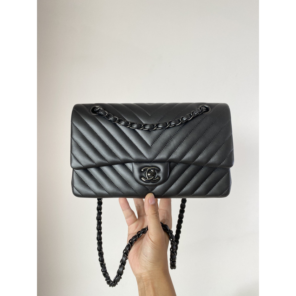 Chanel Classic Flap 25cm medium handbag!
