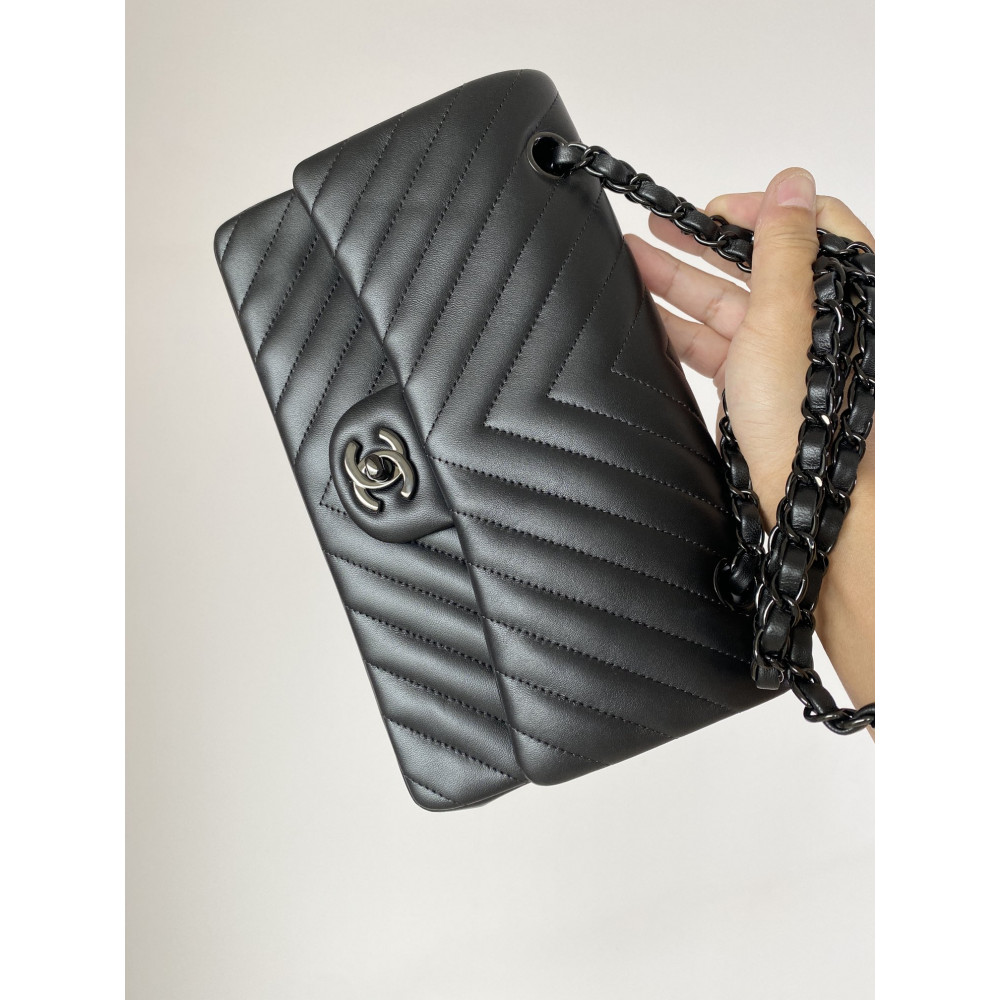 Chanel Classic Flap 25cm medium handbag!