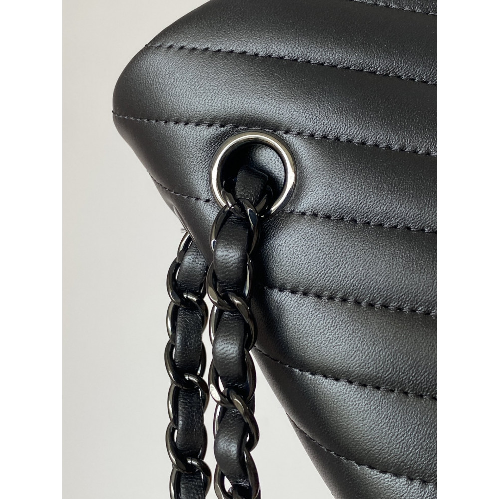 Chanel Classic Flap 25cm medium handbag!