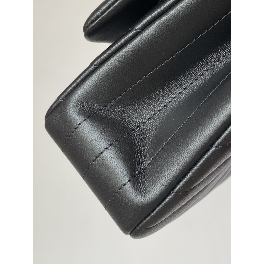 Chanel Classic Flap 25cm medium handbag!