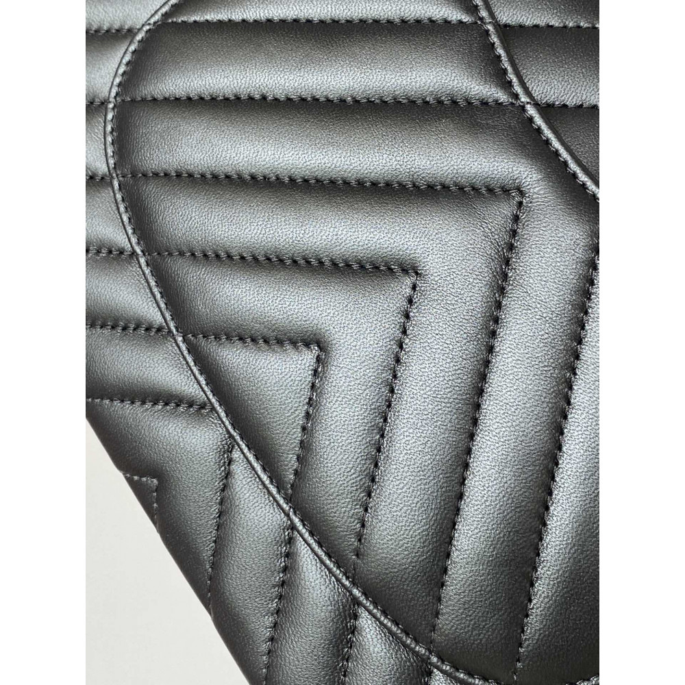 Chanel Classic Flap 25cm medium handbag!