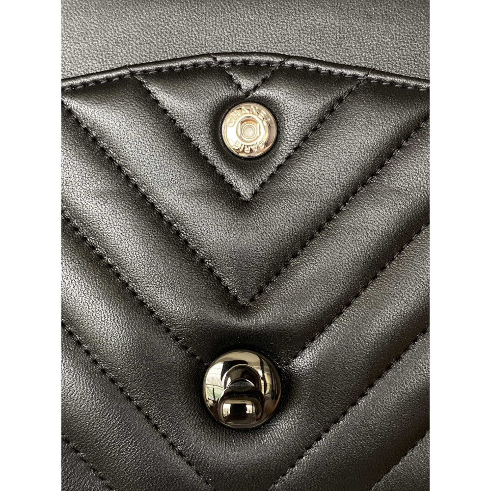 Chanel Classic Flap 25cm medium handbag!