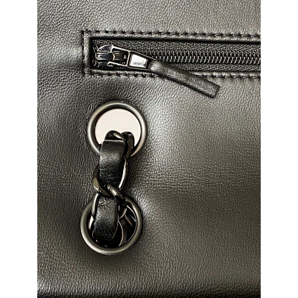 Chanel Classic Flap 25cm medium handbag!