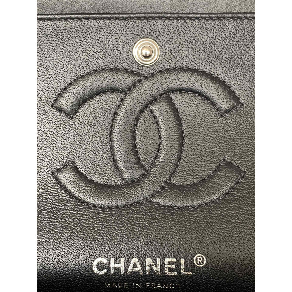 Chanel Classic Flap 25cm medium handbag!