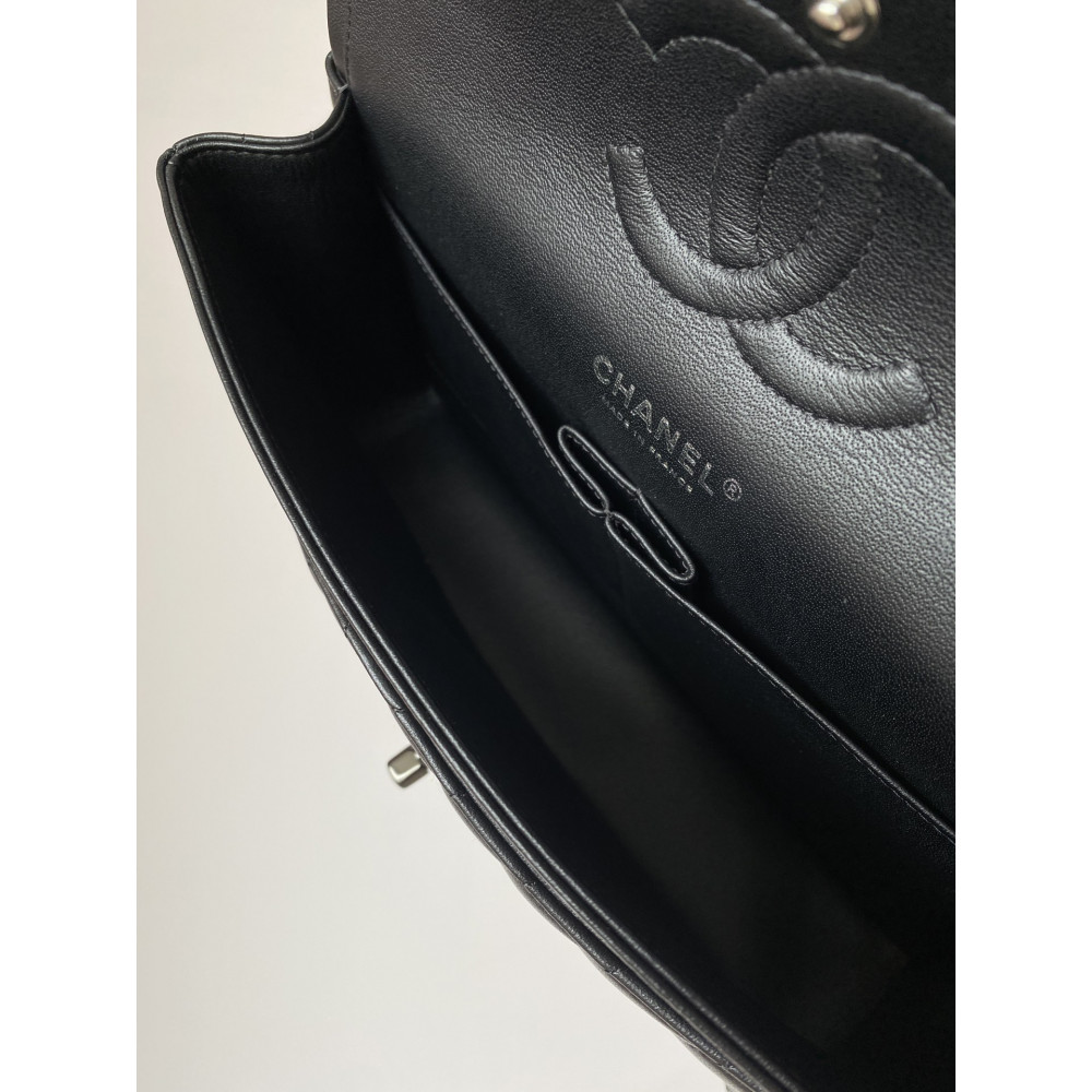 Chanel Classic Flap 25cm medium handbag!