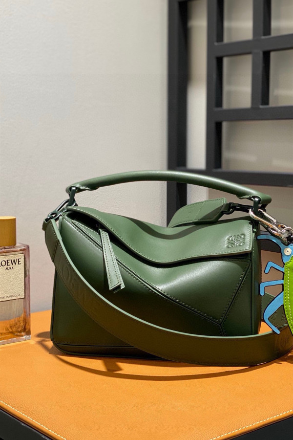 LOEWE Puzzle Wide Strap Bag!