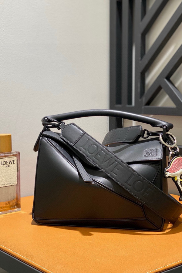 LOEWE Puzzle Wide Strap Bag!