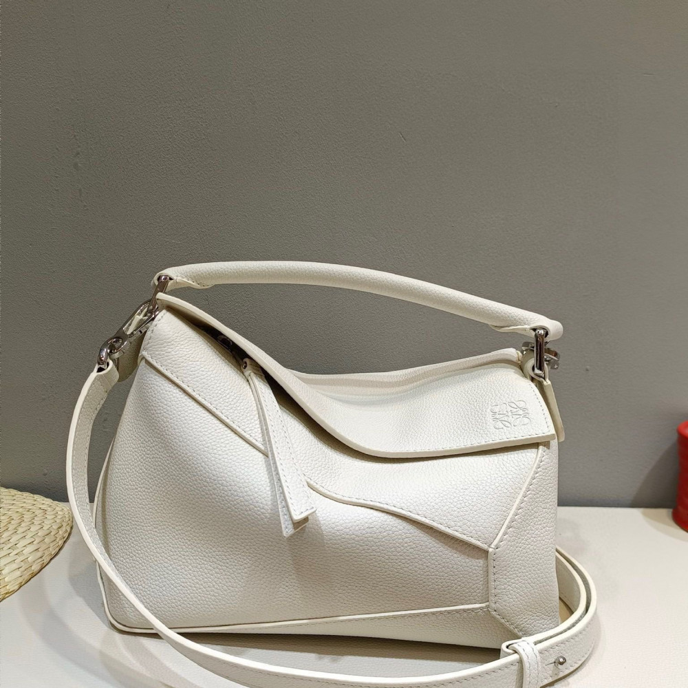 LOEWE New Puzzle Bag – Small Milkshake White!