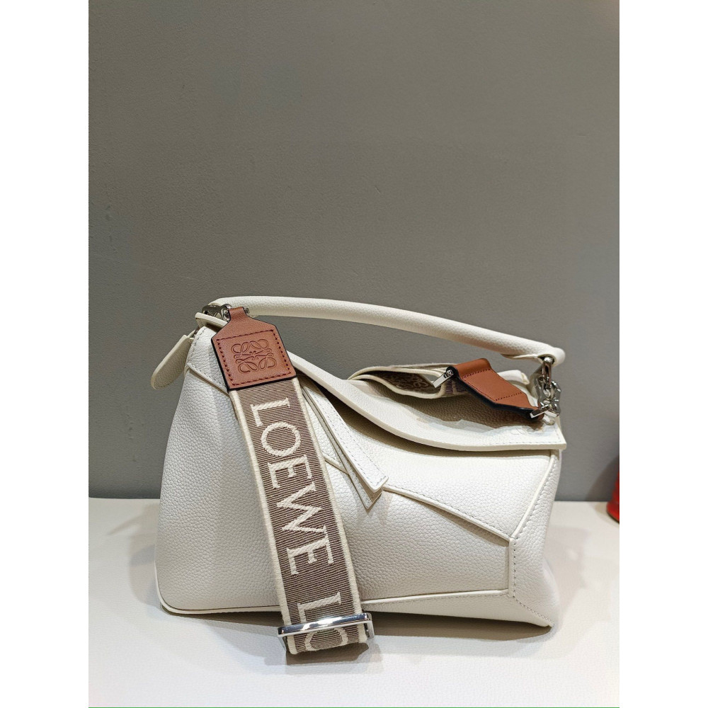 LOEWE New Puzzle Bag – Small Milkshake White!