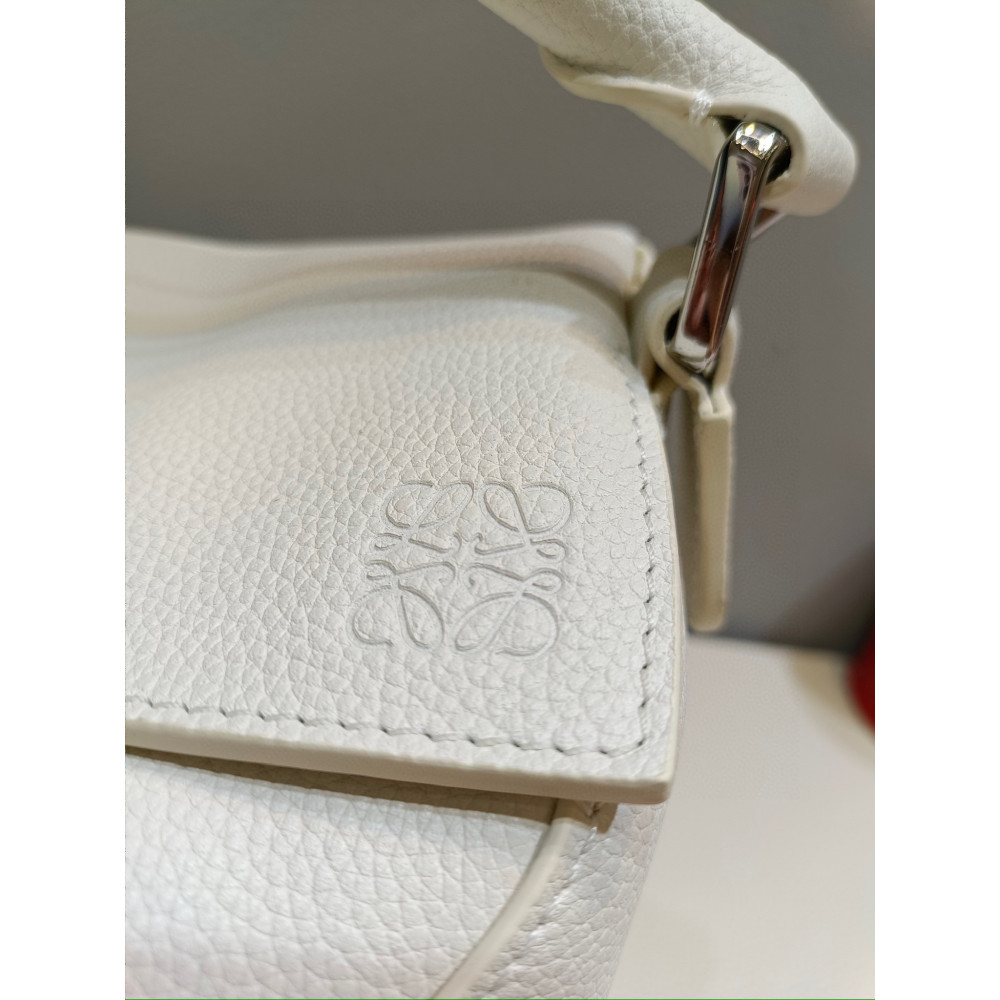 LOEWE New Puzzle Bag – Small Milkshake White!