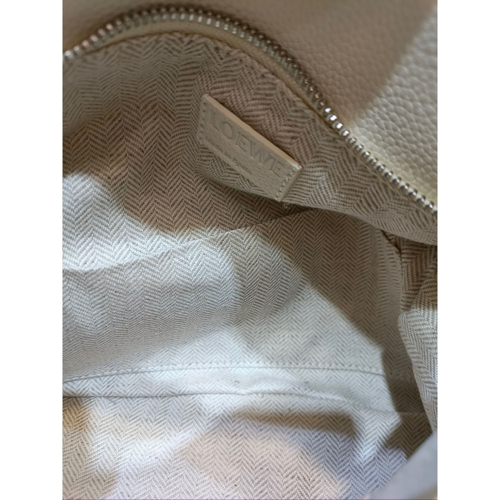 LOEWE New Puzzle Bag – Small Milkshake White!