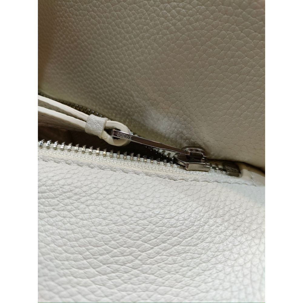 LOEWE New Puzzle Bag – Small Milkshake White!