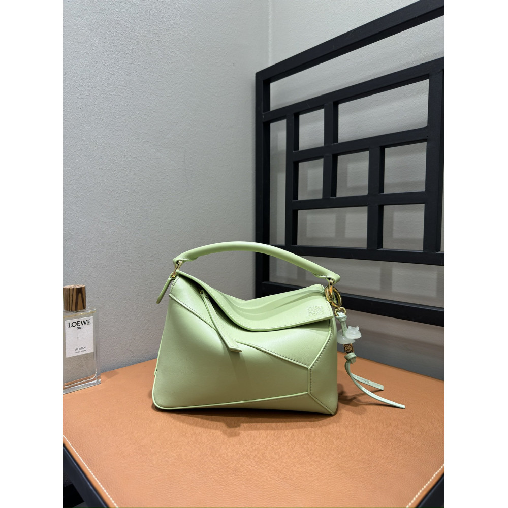LOEWE New Puzzle Bag – Small Pale Pear Green!