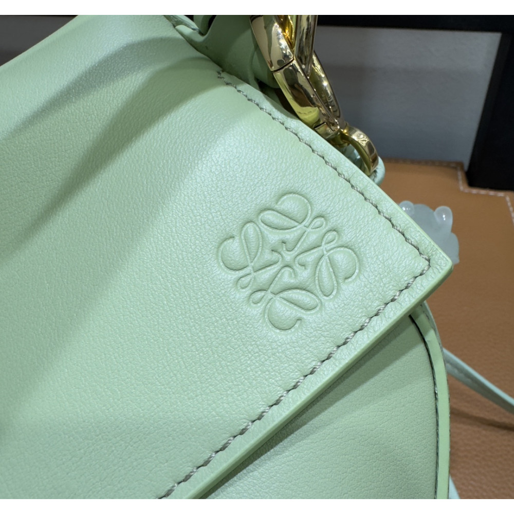 LOEWE New Puzzle Bag – Small Pale Pear Green!